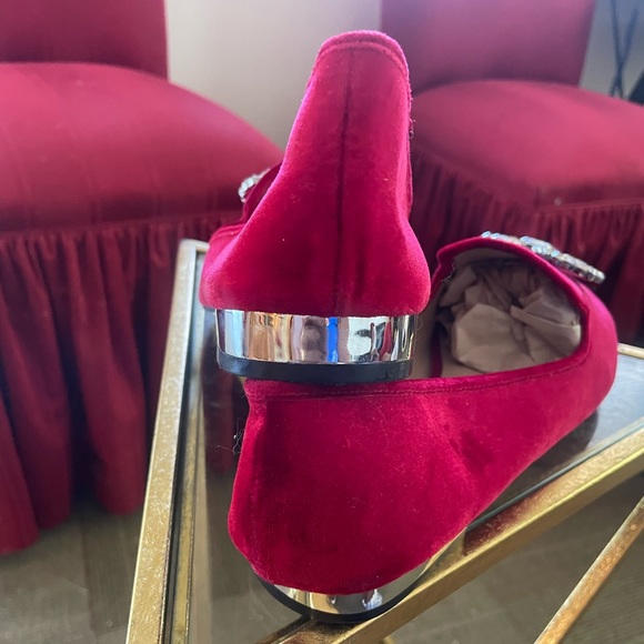 Cato Crushed Red Velvet Flats  Faux Suede Loafers Womens 10M w Rhinestone Broach - Picture 4 of 15